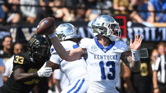Kentucky starts fast, tops Vanderbilt to remain undefeated (College Football)