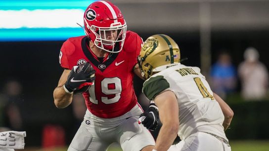 Carson Beck accounts for four TDs as No. 1 Georgia rolls past UAB (College Football)