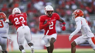 Houston jumps out early, rolls past Sam Houston (College Football)