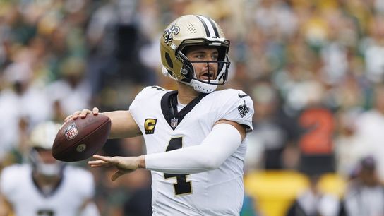 Saints QB Derek Carr injures shoulder vs. Packers (NFL)