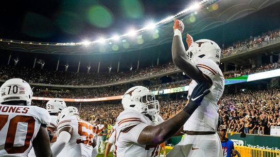 Perfect seasons on line as No. 3 Texas, No. 24 Kansas clash (College Football)