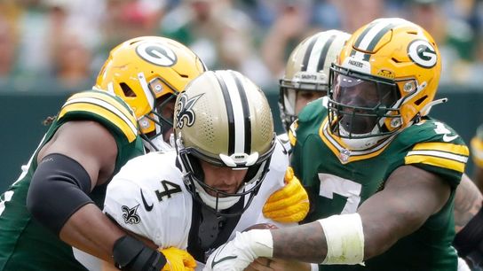 Saints QB Derek Carr week-to-week with sprained AC joint (NFL)