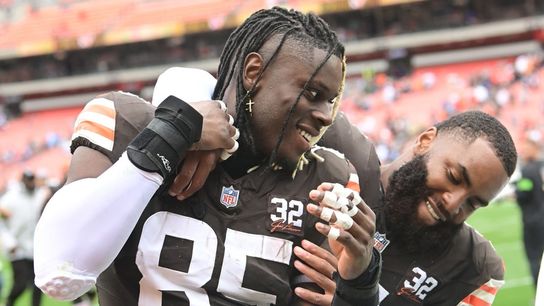 Browns TE David Njoku questionable with burns to face, arm (NFL)