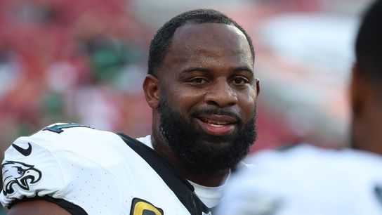 Report: Eagles DT Fletcher Cox (back) has epidural (NFL)