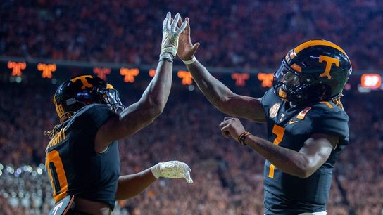 Jaylen Wright powers No. 21 Tennessee past South Carolina (College Football)