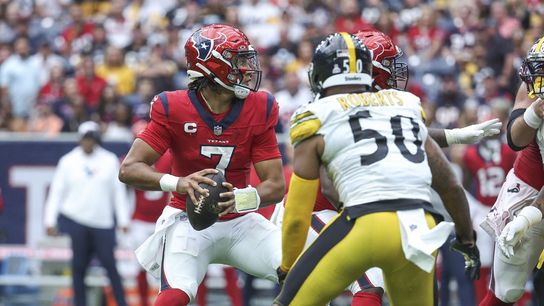 Texans down Steelers, who lose QB Kenny Pickett to knee injury (NFL)