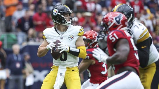 Steelers QB Kenny Pickett injures knee, out vs. Texans (NFL)