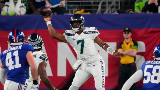 Seahawks QB Geno Smith rejoins game after knee injury (NFL)