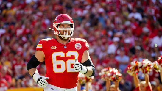 Agent: G Joe Thuney, Bears agree to 2-year extension (NFL)