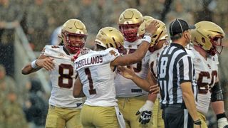 Thomas Castellanos (4 TDs), Boston College edge Army (College Football)