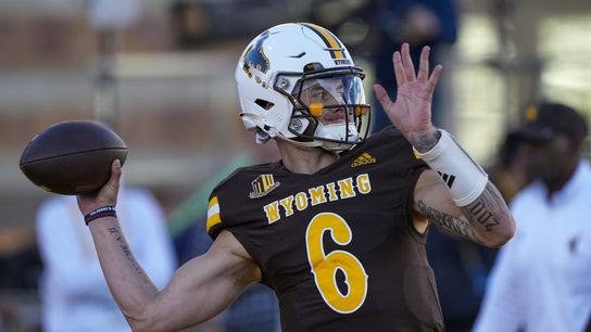 Wyoming holds on for 24-19 upset over No. 24 Fresno St. (College Football)