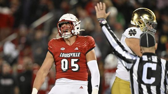 No. 25 Louisville stuns No. 10 Notre Dame to remain unbeaten (College Football)