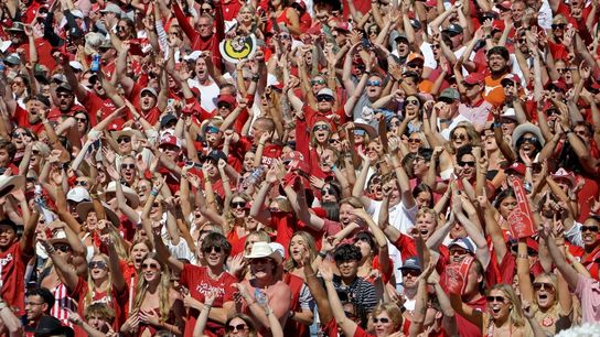 Oklahoma and Louisville soar, Notre Dame plummets in AP Top 25 (College Football)