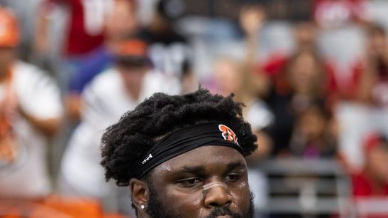 Bengals' DJ Reader, DJ Ivey carted off field vs. Vikings (NFL)