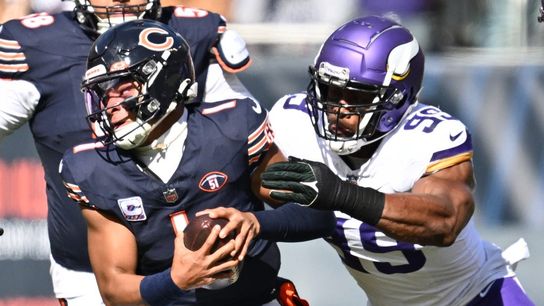 Bears QB Justin Fields leaves game with right hand injury (NFL)