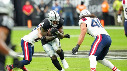 Raiders lose Jimmy Garoppolo, still hand Patriots third straight defeat (NFL)