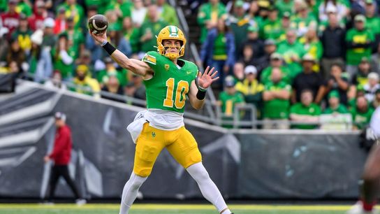 Bucky Irving stars as No. 9 Oregon knocks off Washington State (College Football)