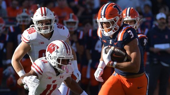 Big fourth quarter vaults Wisconsin over Illinois (College Football)