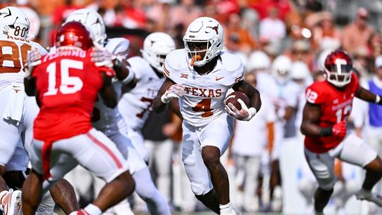 CJ Baxter's TD run lifts No. 8 Texas past Houston (College Football)