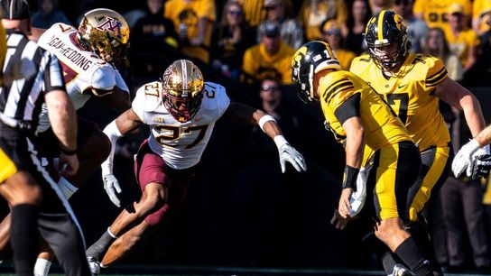 Minnesota upsets No. 24 Iowa after late TD nullified (College Football)