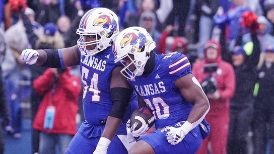 Top 25 roundup: Kansas scores late, stuns No. 6 Oklahoma (College Football)