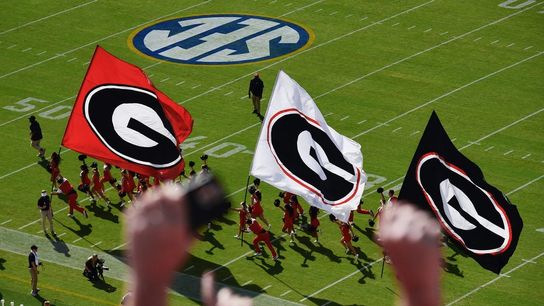 Georgia holds No. 1 spot in Top 25 poll for 22nd straight week (College Football)