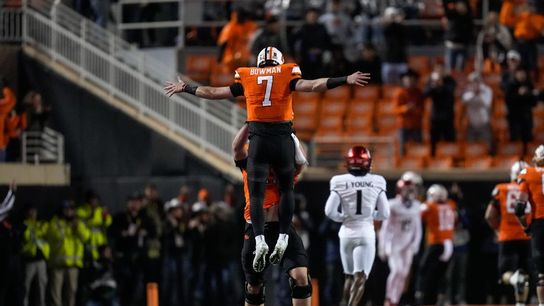 Oklahoma St. pulls away in 2nd half to rout Cincinnati (College Football)