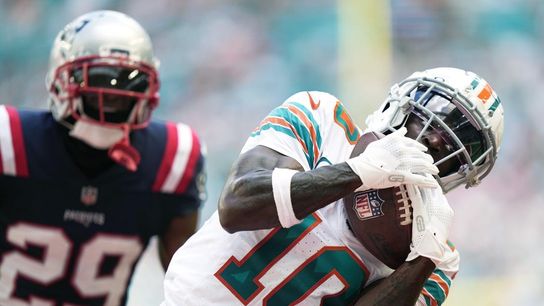 Tyreek Hill makes history as Dolphins handle Patriots (NFL)