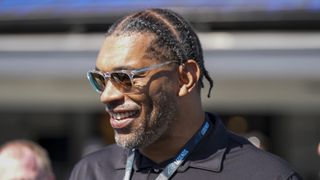 Julius Peppers, Antonio Gates headline Hall of Fame finalists (NFL)