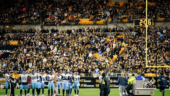 Titans WR Treylon Burks carted off field in Pittsburgh (NFL)