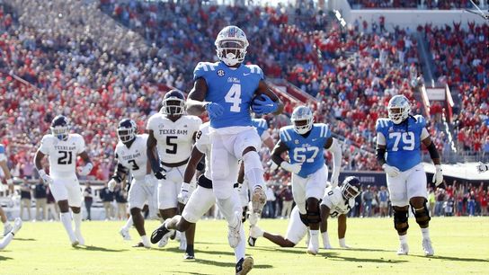 No. 10 Ole Miss survives visit from Texas A&M 38-35 (College Football)