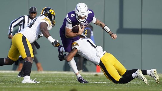 Iowa edges Northwestern on 52-yard FG with 14 seconds left (College Football)