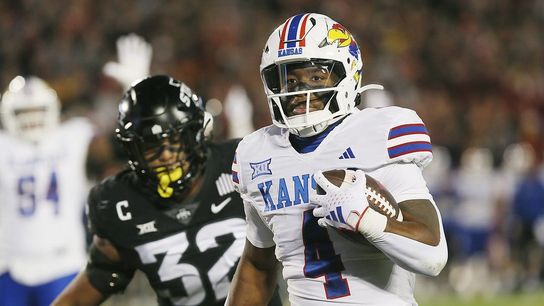 Kansas builds big lead, holds on at Iowa State (College Football)