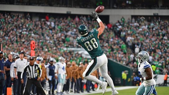 Eagles TE Dallas Goedert (forearm) hurt vs. Cowboys (NFL)