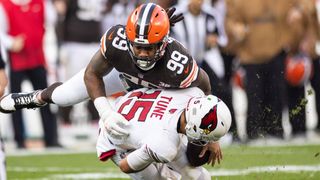 Reports: Browns re-sign edge rusher Za'Darius Smith, DT Mitchell Hurst (NFL)
