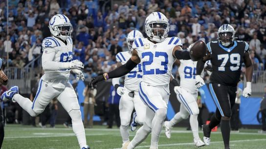 Kenny Moore II's 2 TDs help Colts pick off Panthers (NFL)