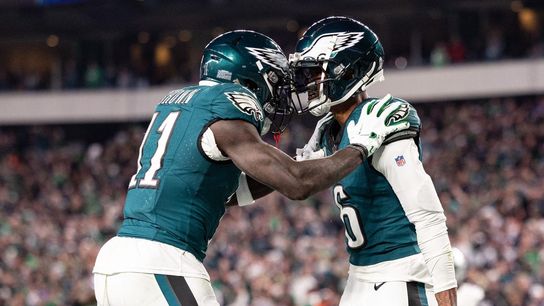Eagles hold off Cowboys, improve to 8-1 (NFL)