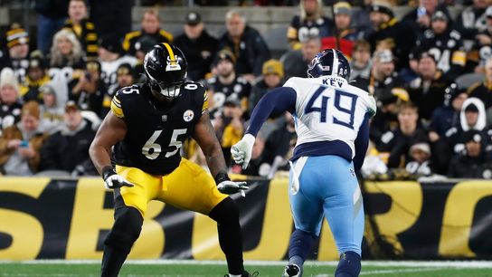 Reports: Titans lure LT Dan Moore with $82 million pact (NFL)