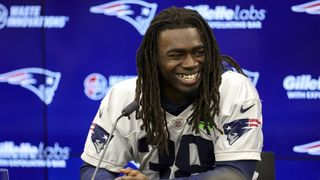Patriots RB Rhamondre Stevenson injures ankle vs. Chargers (NFL)