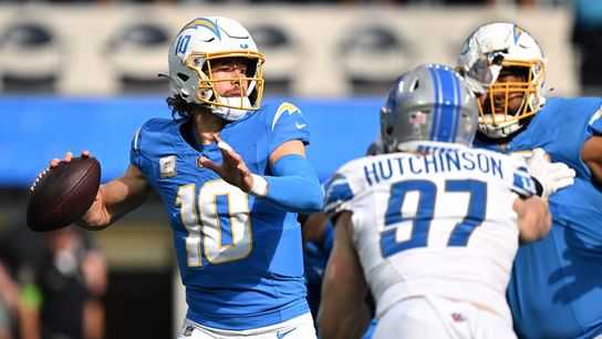 Justin Herbert, Chargers locked in attack mode at Packers (NFL)