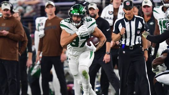 Jets TE C.J. Uzomah injures knee vs. Falcons (NFL)