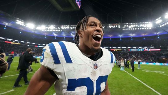 Report: Colts RB Jonathan Taylor (thumb) being evaluated (NFL)
