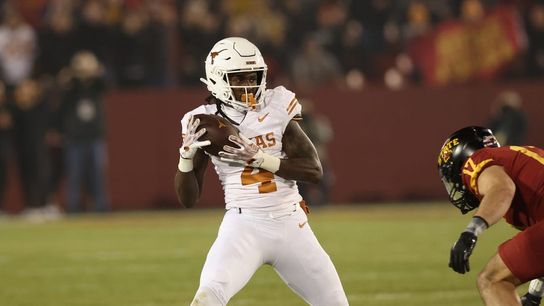 No. 7 Texas overcomes mistakes to hold off Iowa State (College Football)
