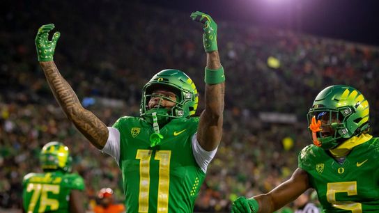Top 25 roundup: No. 6 Oregon blows out No. 16 Oregon St. (College Football)