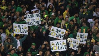 AP Top 25: Oregon hits No. 5, Ohio State falls to No. 6 (College Football)