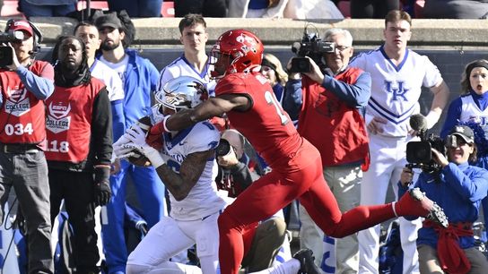 Kentucky strikes late to take down No. 10 Louisville (College Football)