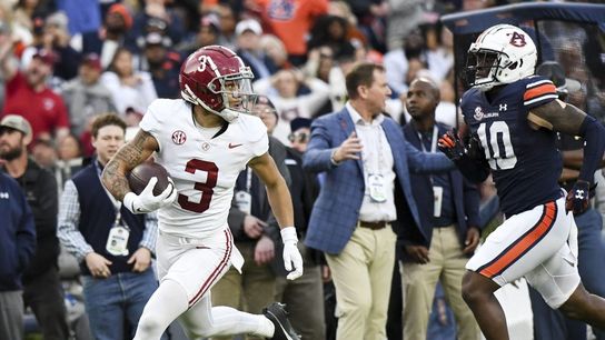 No. 8 Alabama survives Auburn on dramatic fourth down touchdown (College Football)