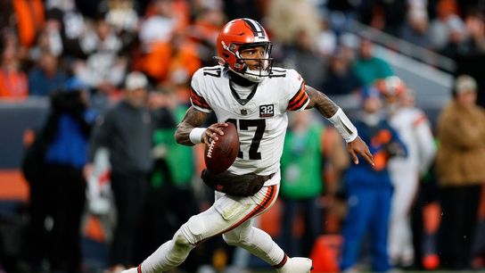 Browns hold QB cards close to vest (NFL)