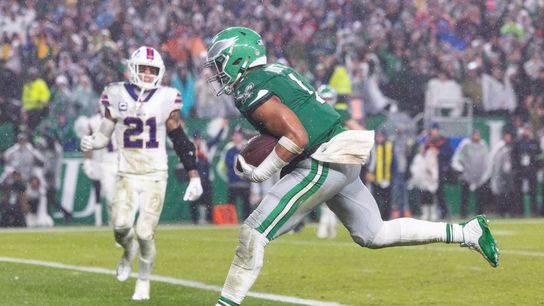 Jalen Hurts (5 TDs), Eagles outduel Josh Allen, Bills in OT (NFL)
