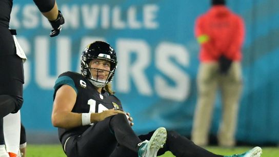 Jaguars QB Trevor Lawrence injures ankle, exits game (NFL)